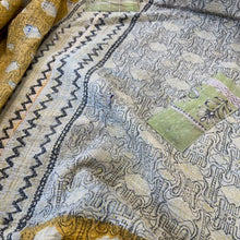 Load image into Gallery viewer, Vintage Kantha Quilt K31