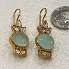 Load image into Gallery viewer, Elegant Aqua Chalcedony earring D19
