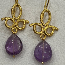 Load image into Gallery viewer, Dramatic Amethyst and gold plated drop earring.  D08
