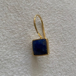 Little square earrings with blue stones   SEY557F